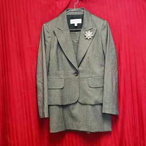 🍁Jones of New York Two Piece Suit, Jacket and Skirt.